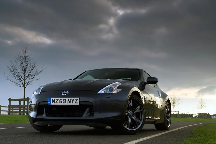  Nissan 370Z Black Edition 2010 года  (UK) (фото 10 из 11)
